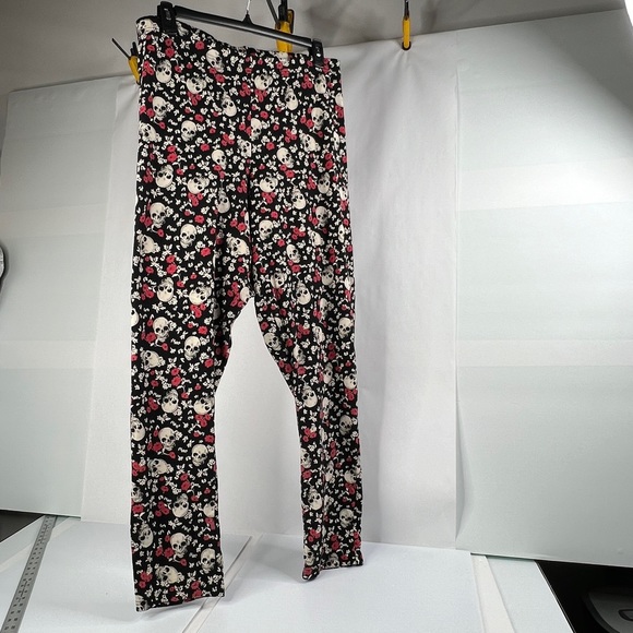 Torrid Black Skull & Floral Leggings, Full Length, Size 6 (6X) *READ* 95% Cotton - Picture 2 of 7
